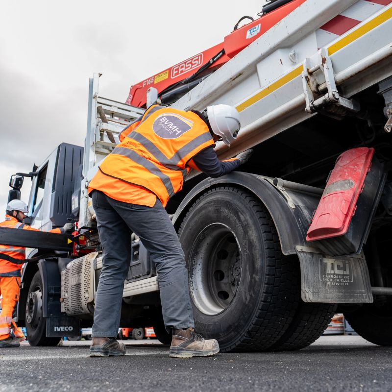 Sécurité des chantiers : utilisation d'une grue auxiliaire
